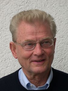Studiendirektor a. D. Monsignore Heinrich Schlereth.