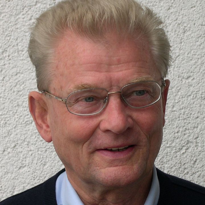 Studiendirektor a. D. Monsignore Heinrich Schlereth.